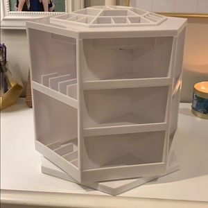 Makeup organizer